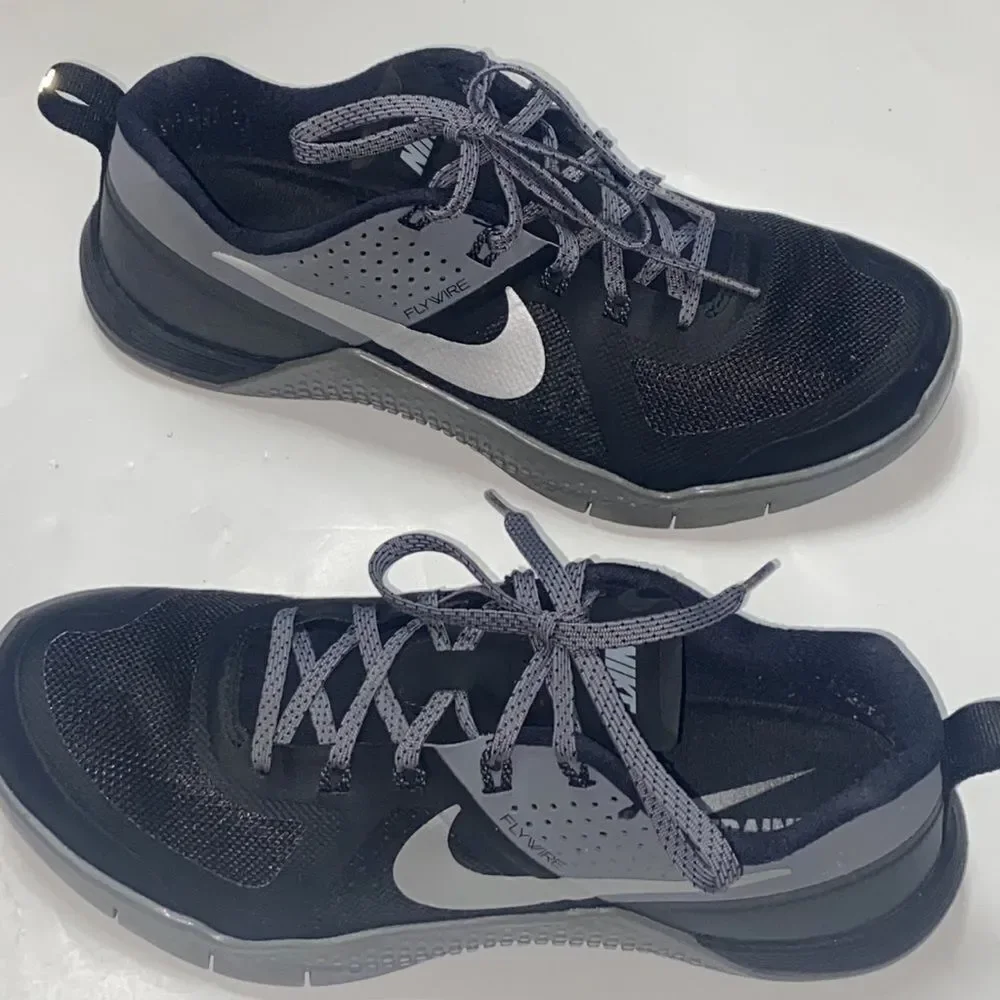 Nike Training RS001 Rubber Shoes Size 7 Unisex